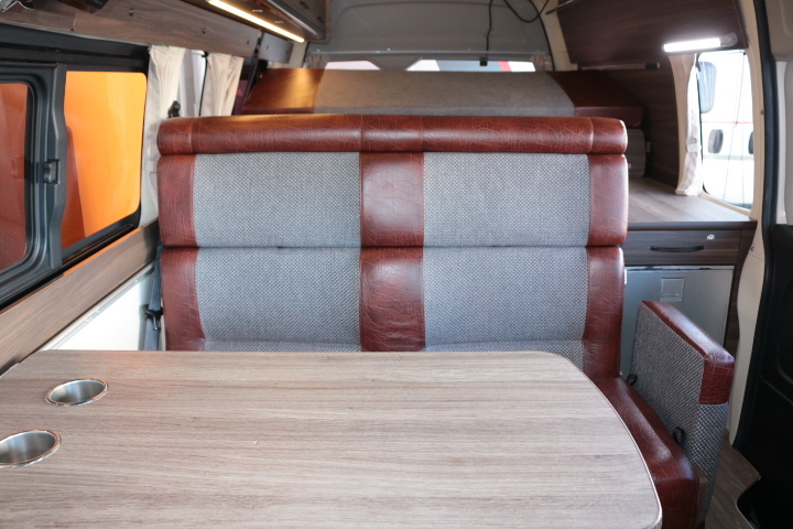 キャンピングカーバンコン