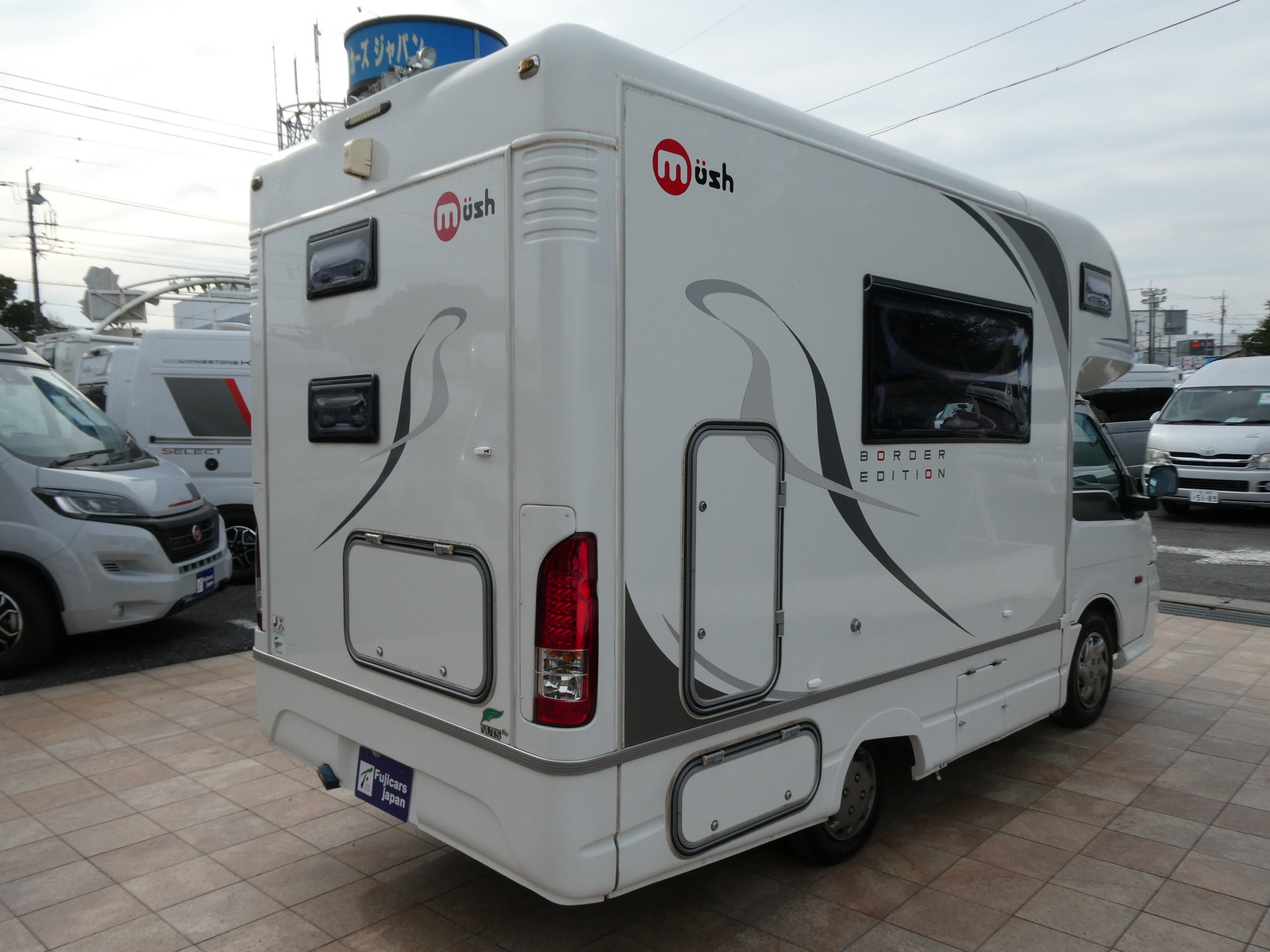 キャンピングカーキャブコン