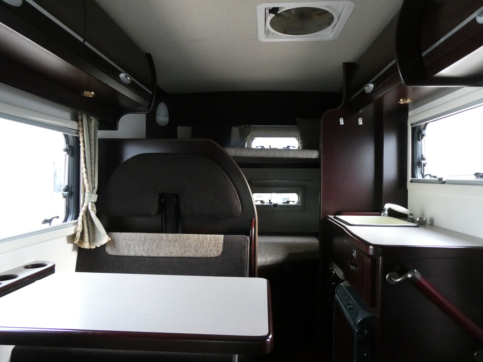 キャンピングカーキャブコン