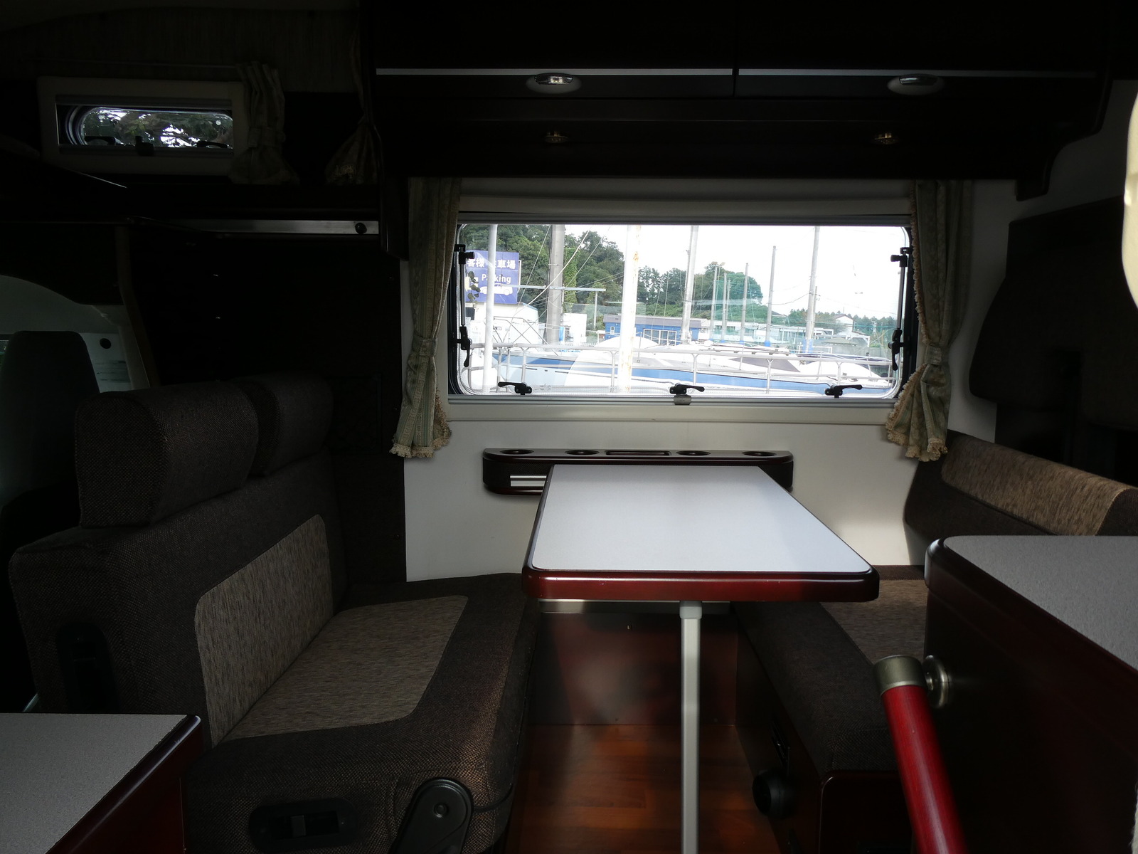 キャンピングカーキャブコン