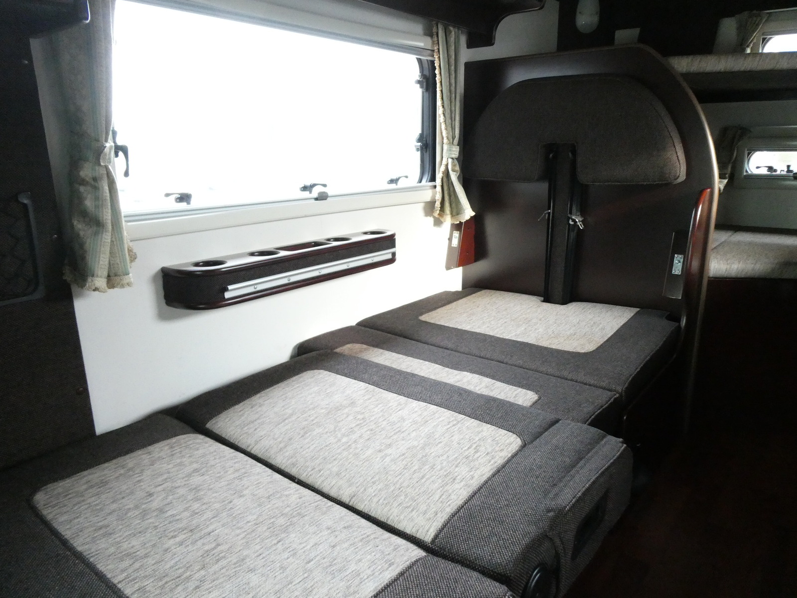 キャンピングカーキャブコン