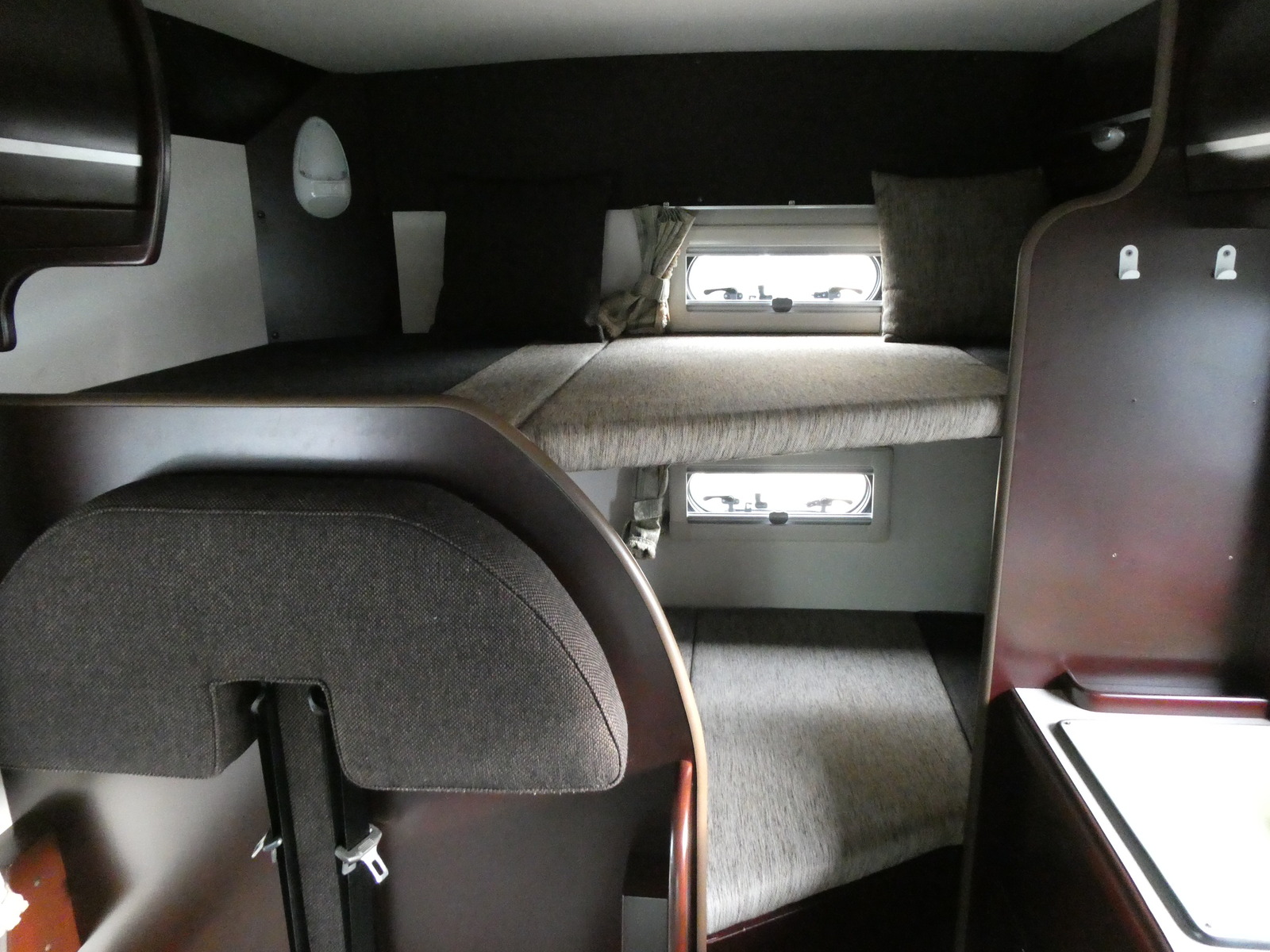 キャンピングカーキャブコン