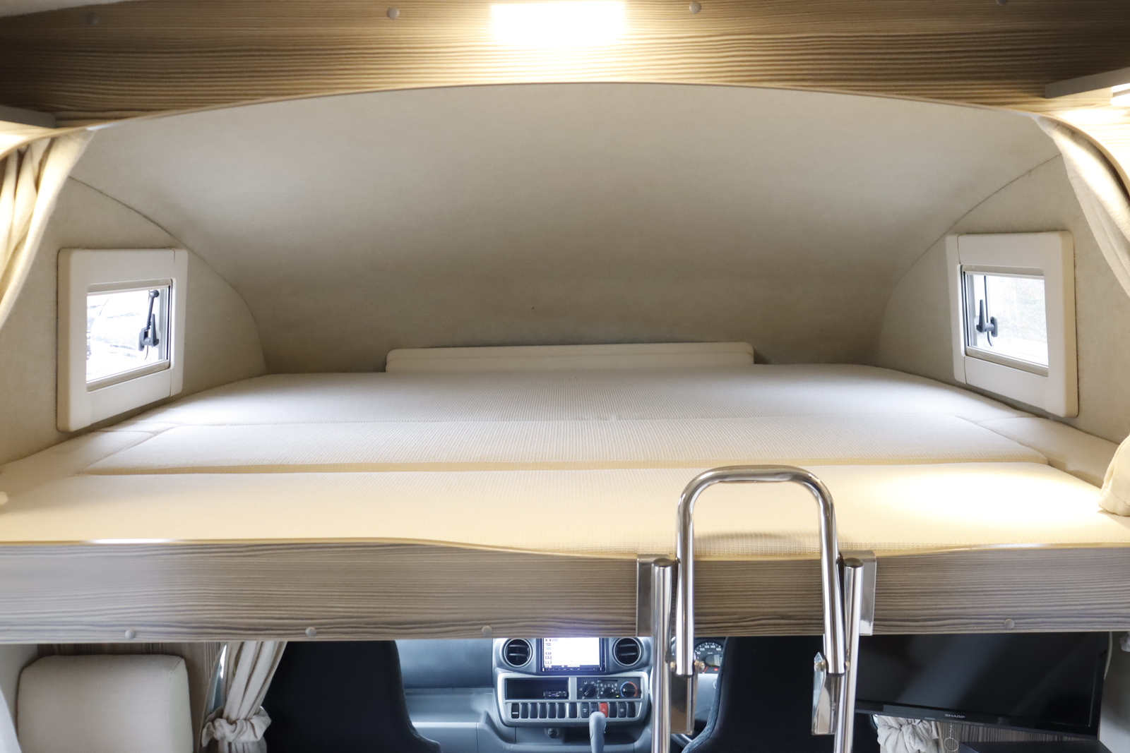 キャンピングカーキャブコン