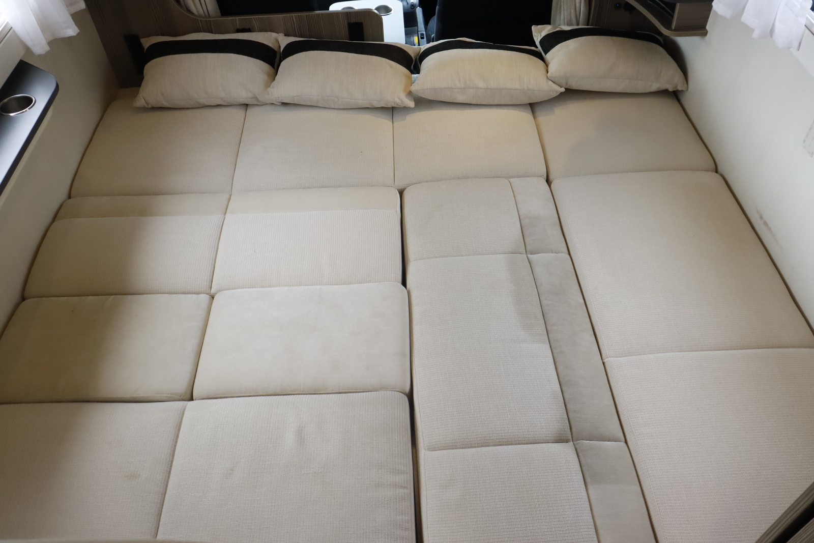 キャンピングカーキャブコン