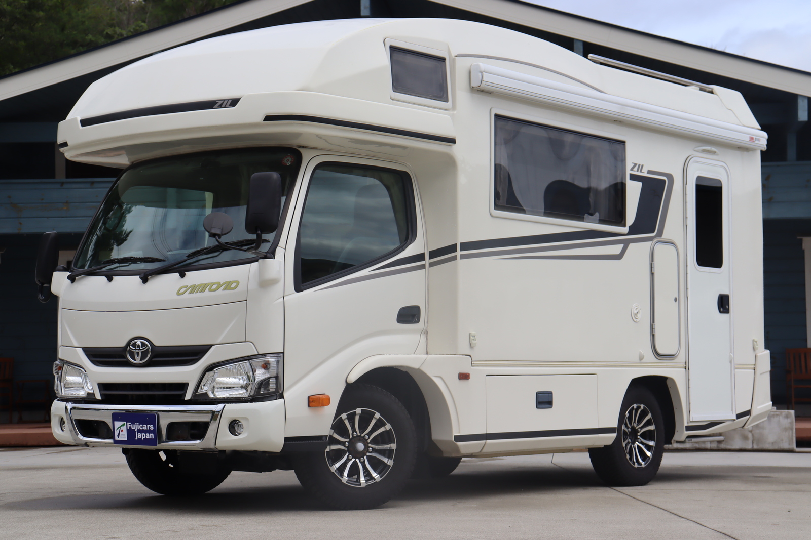 キャンピングカーキャブコン