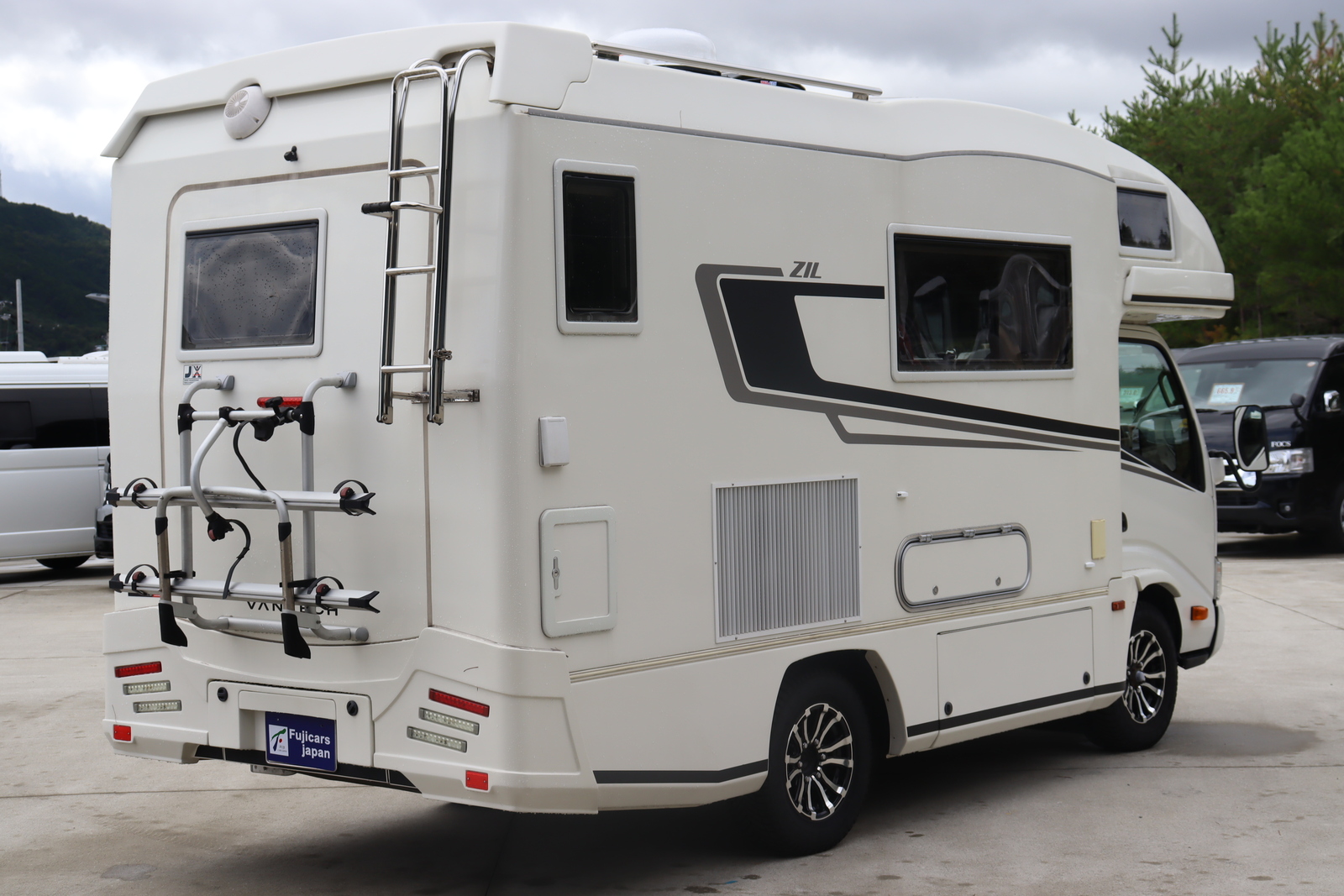 キャンピングカーキャブコン