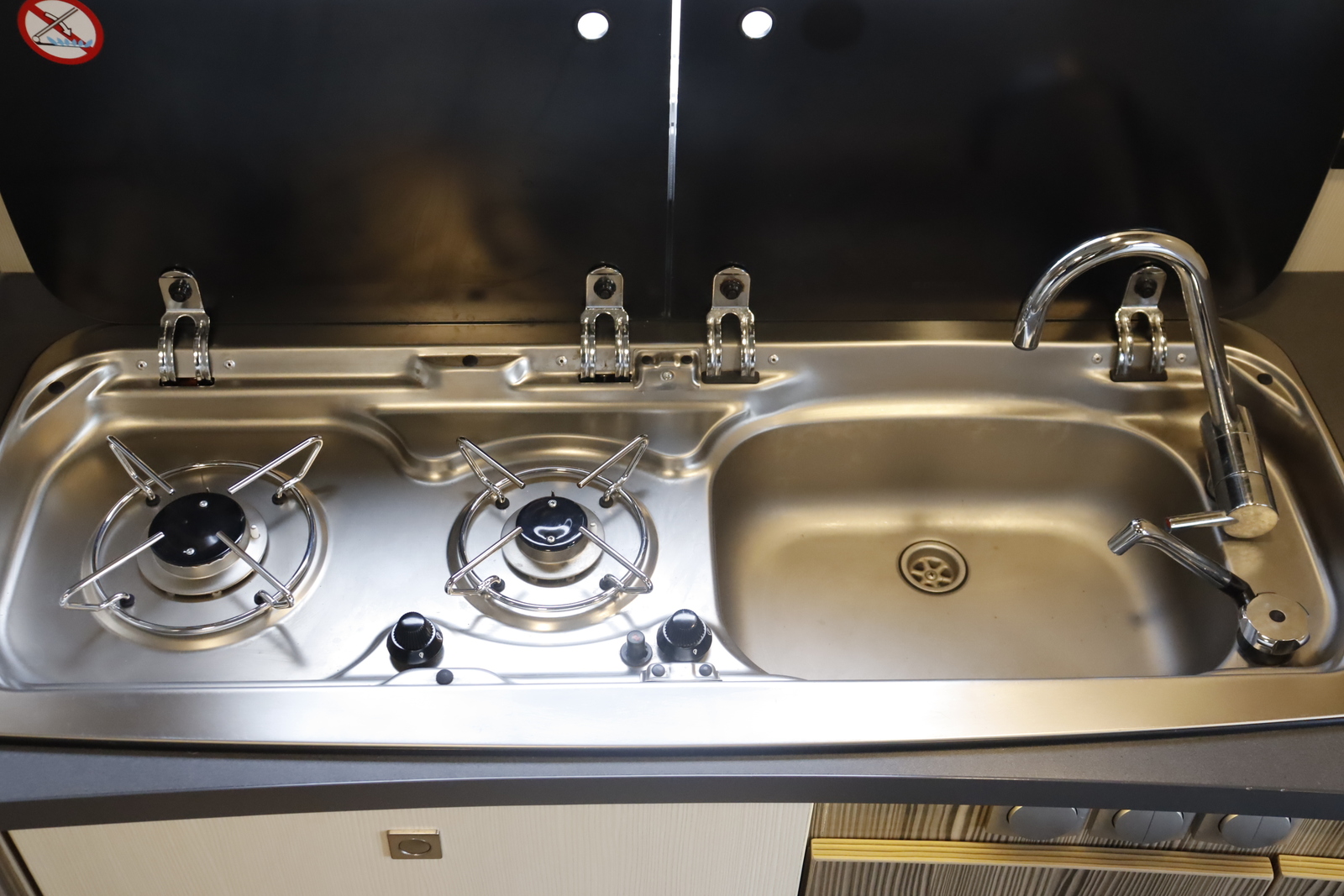 キャンピングカーキャブコン