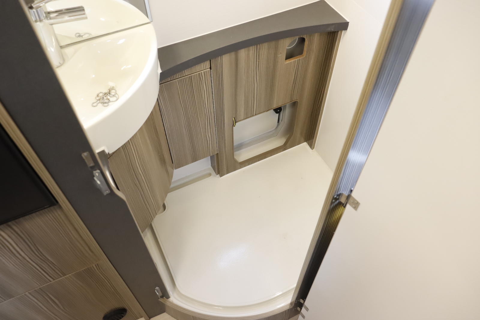 キャンピングカーキャブコン