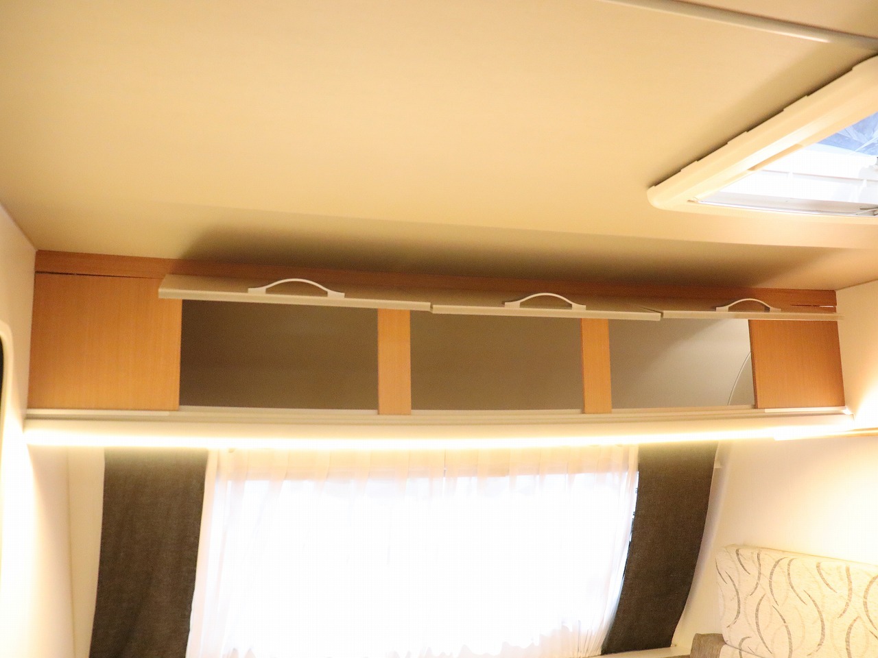 キャンピングカートレーラー