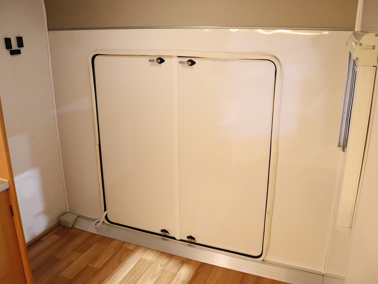 キャンピングカートレーラー