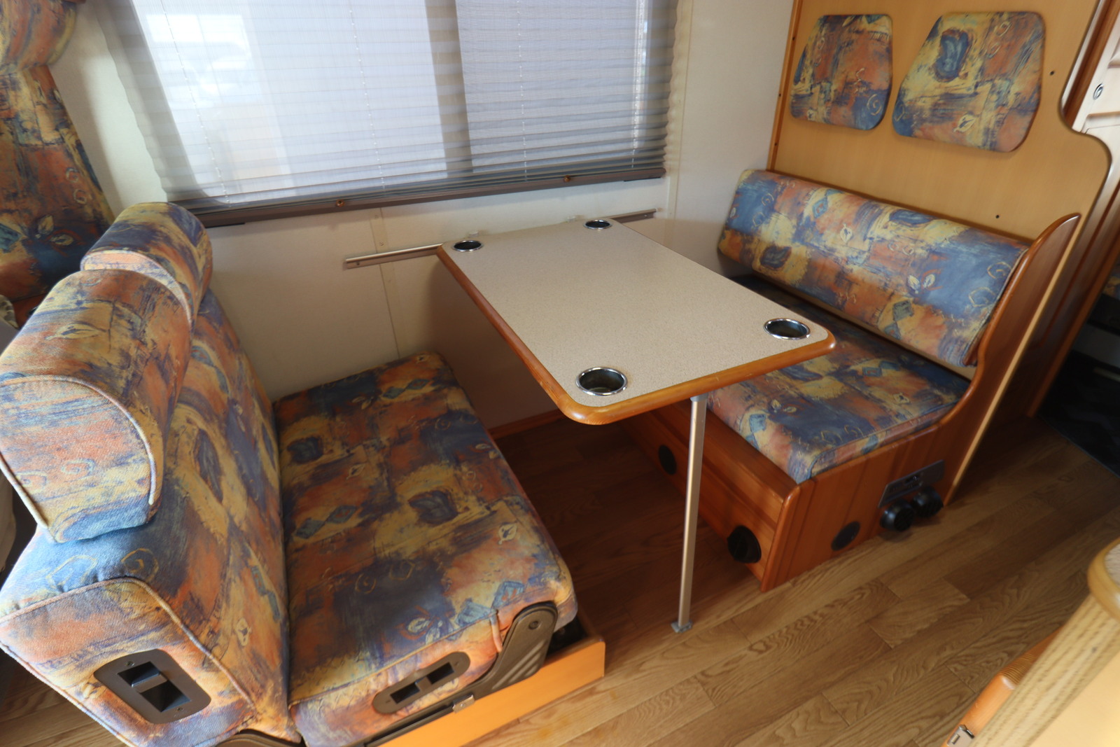 キャンピングカーキャブコン