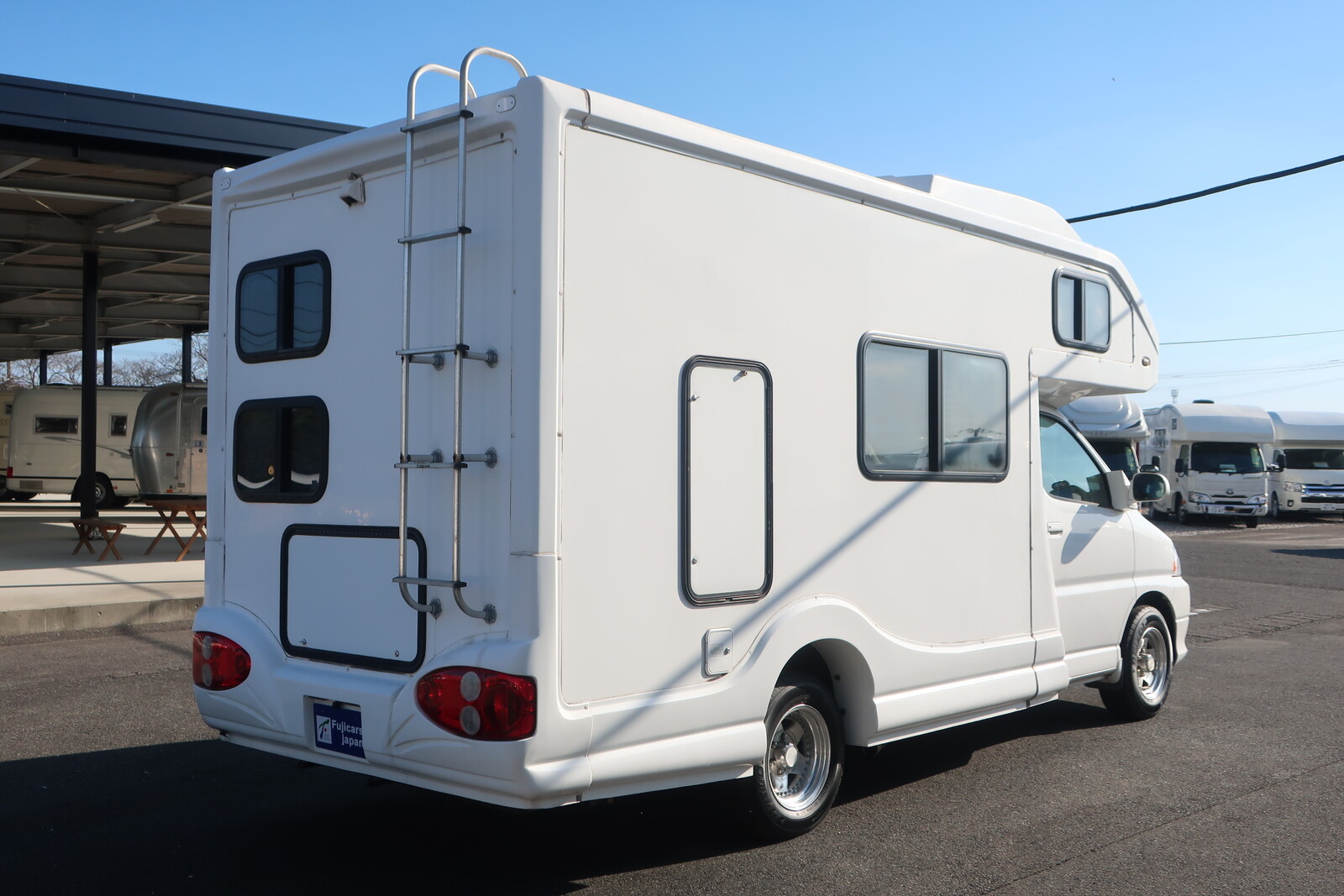 キャンピングカーキャブコン