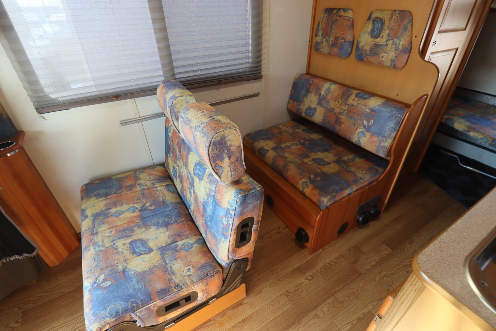 キャンピングカーキャブコン