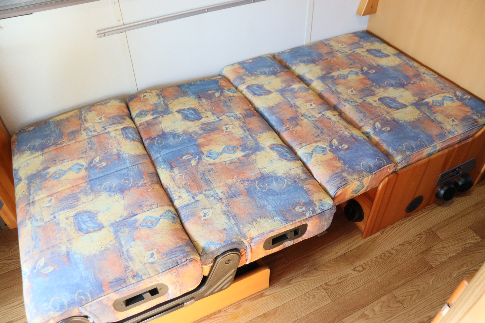 キャンピングカーキャブコン