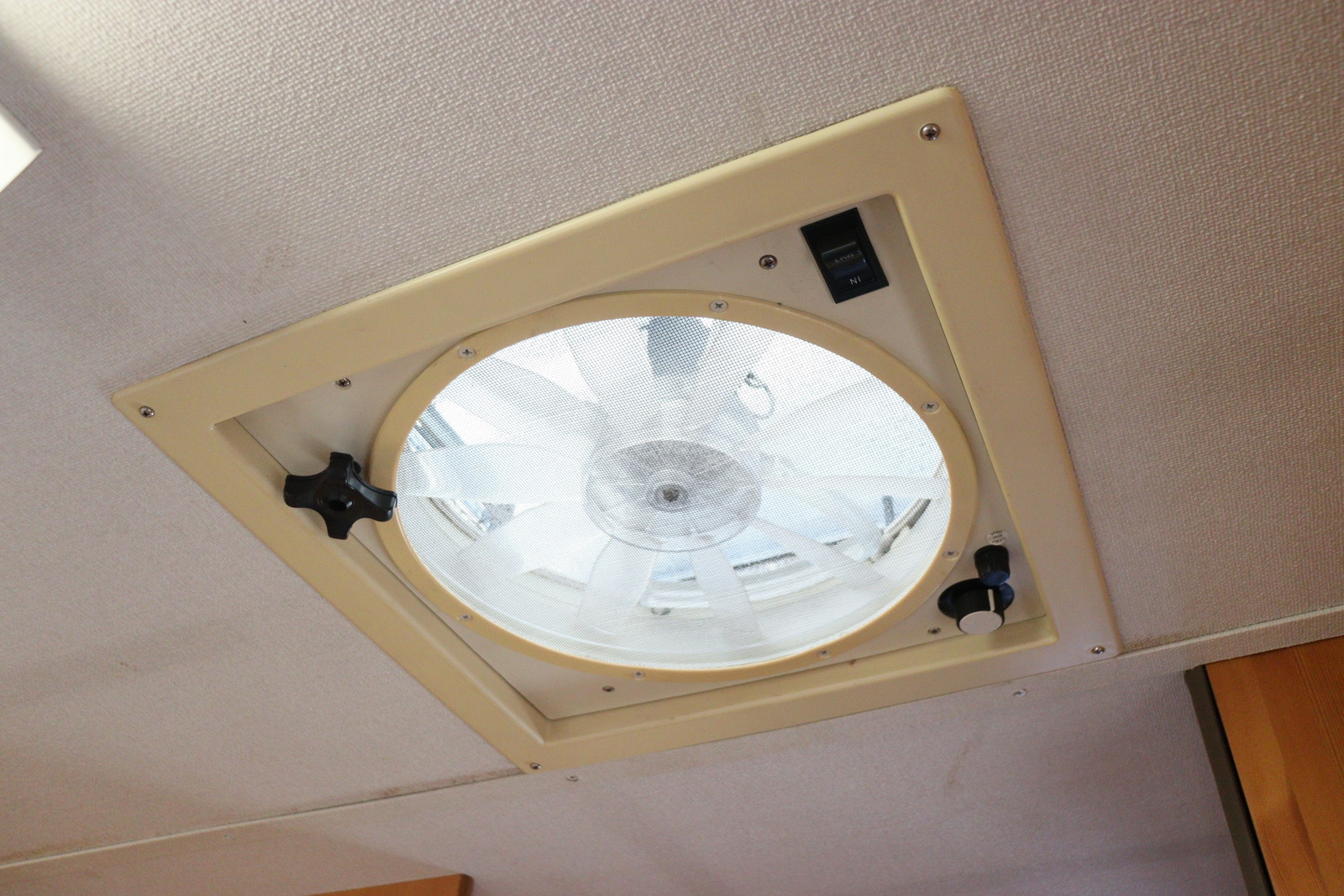 キャンピングカーキャブコン