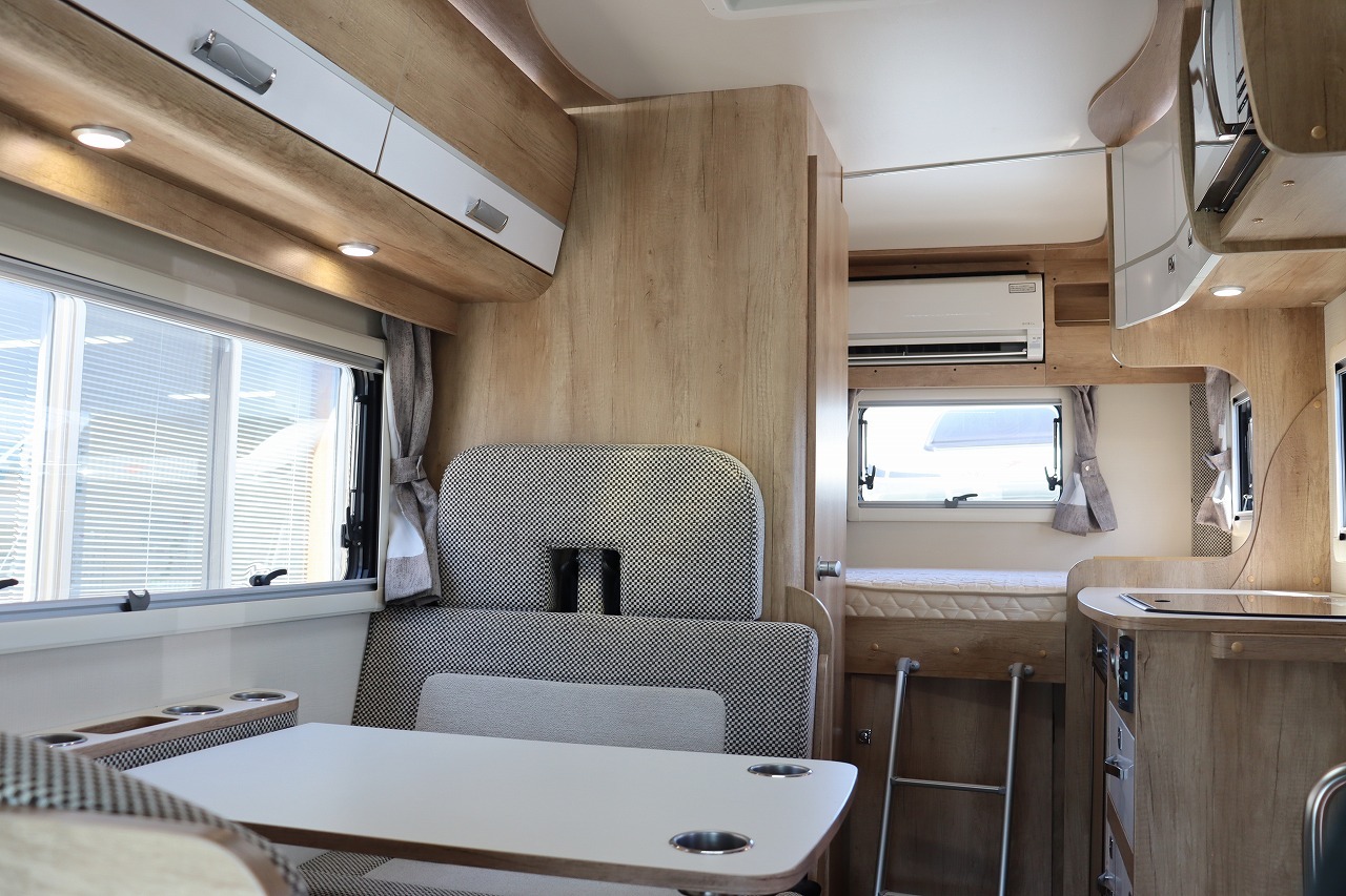 キャンピングカーキャブコン