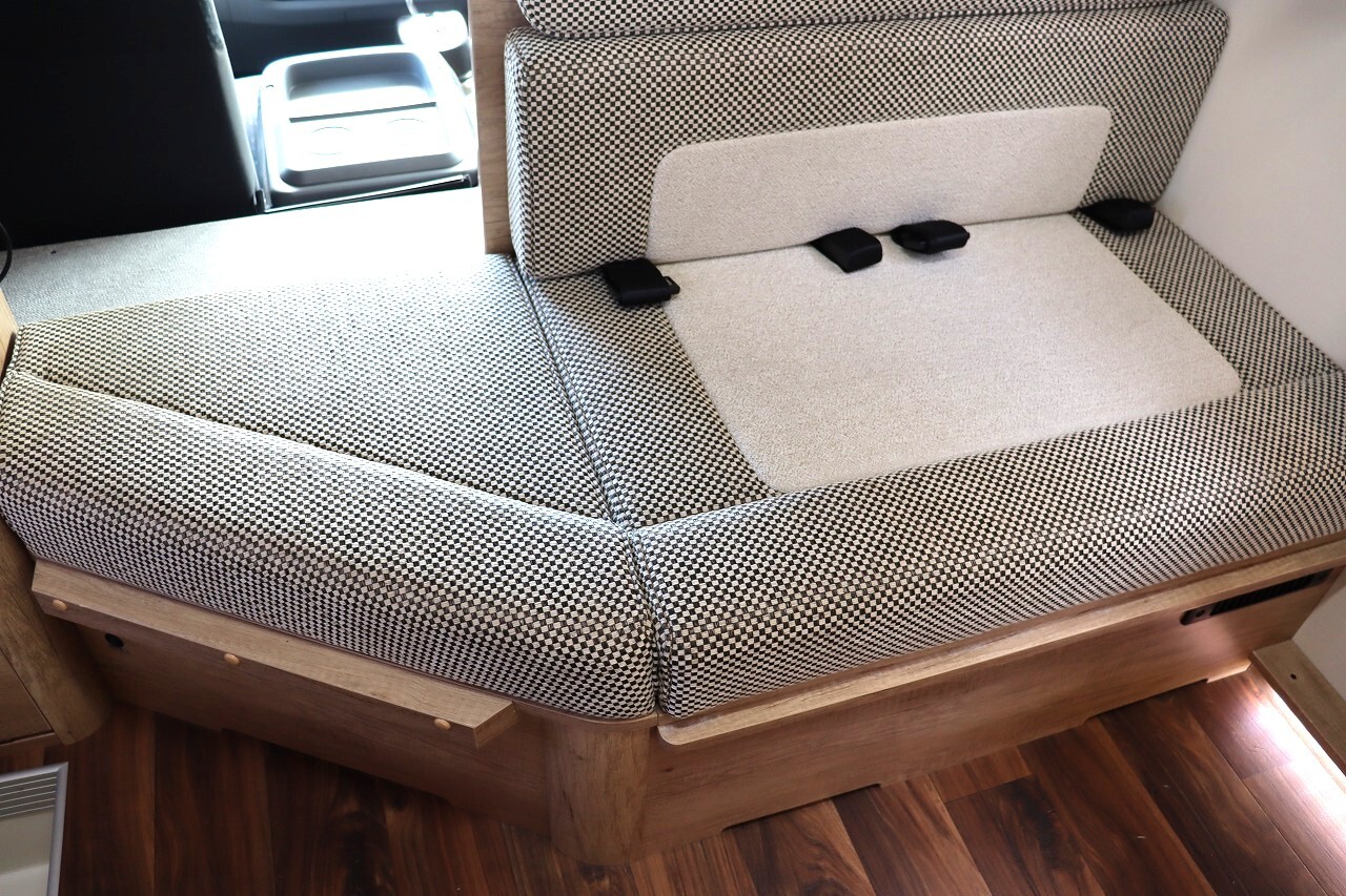 キャンピングカーキャブコン