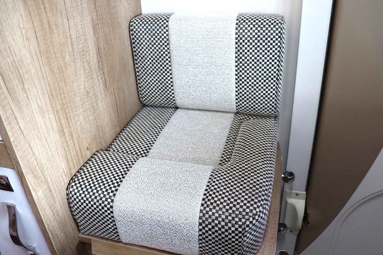 キャンピングカーキャブコン