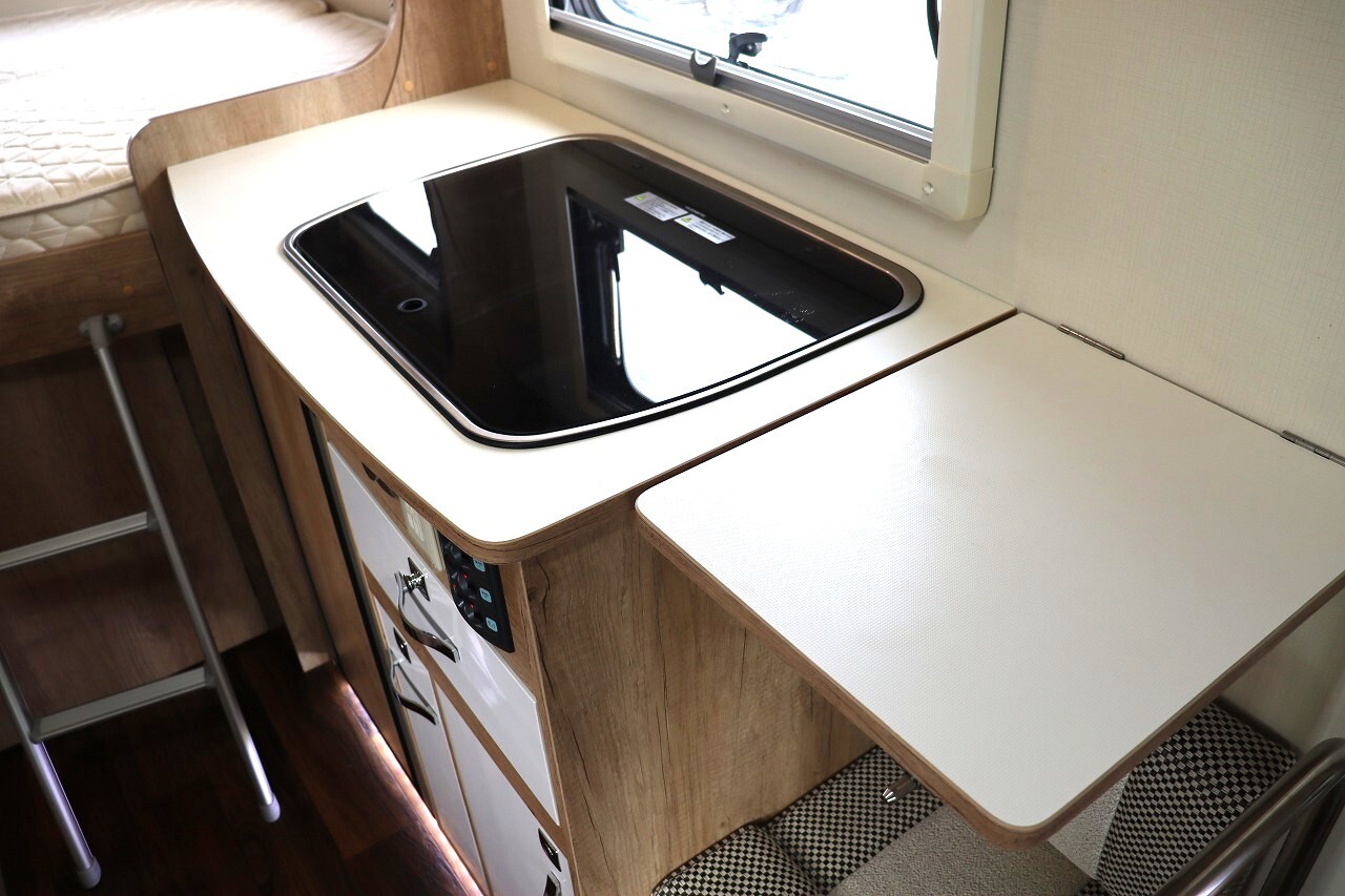 キャンピングカーキャブコン