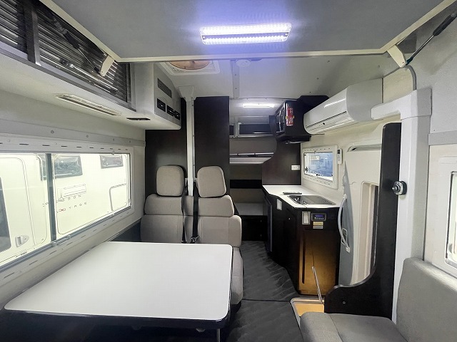 キャンピングカーキャブコン