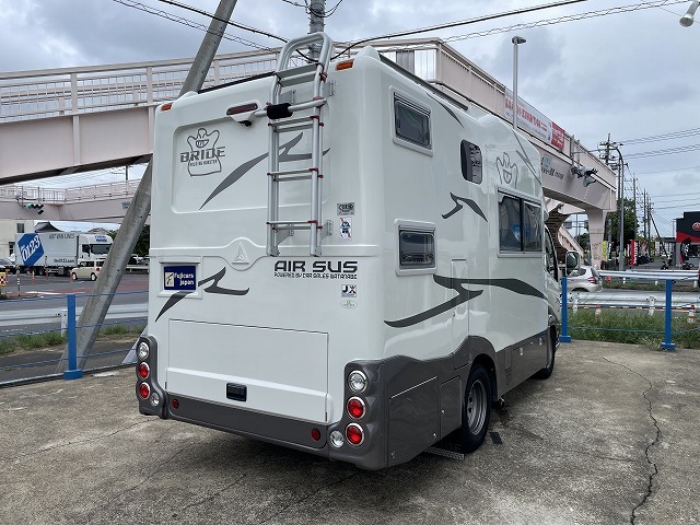 キャンピングカーキャブコン