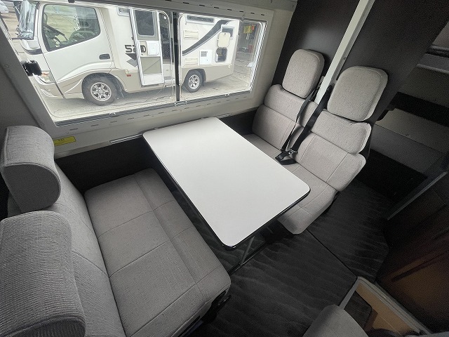 キャンピングカーキャブコン