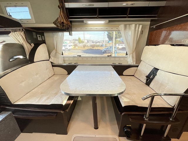 キャンピングカーキャブコン