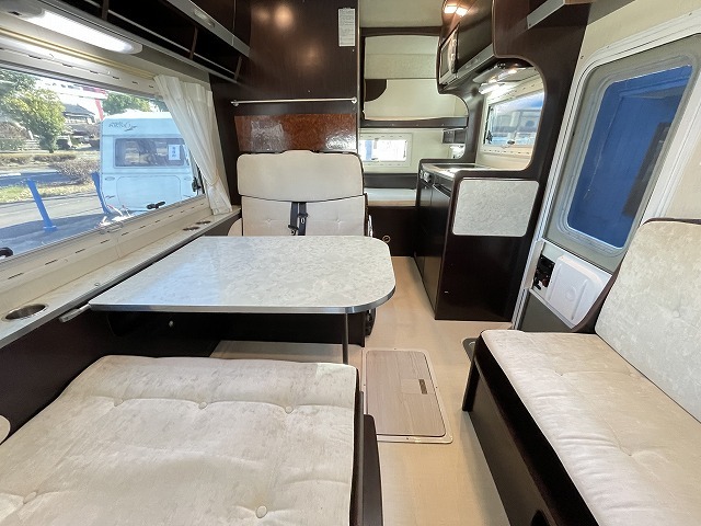 キャンピングカーキャブコン