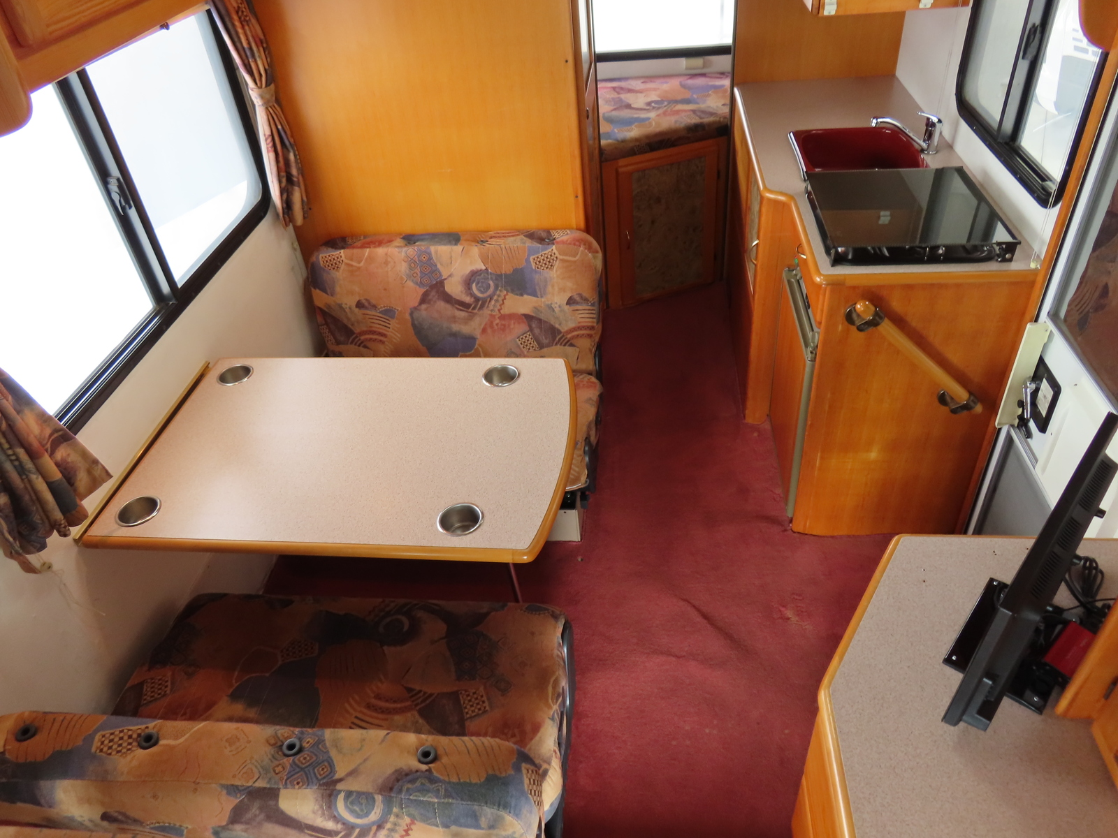 キャンピングカーキャブコン