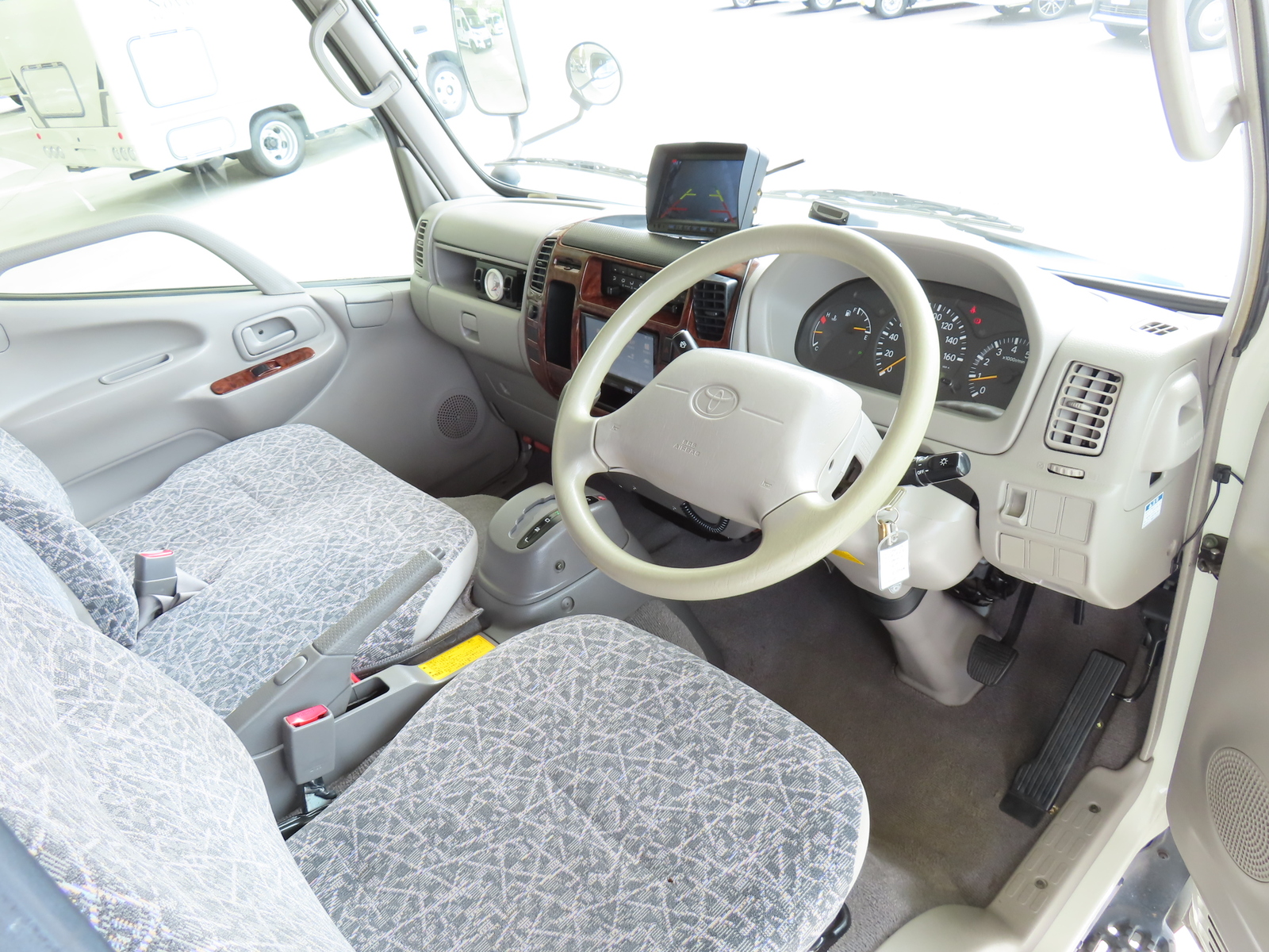 キャンピングカーキャブコン