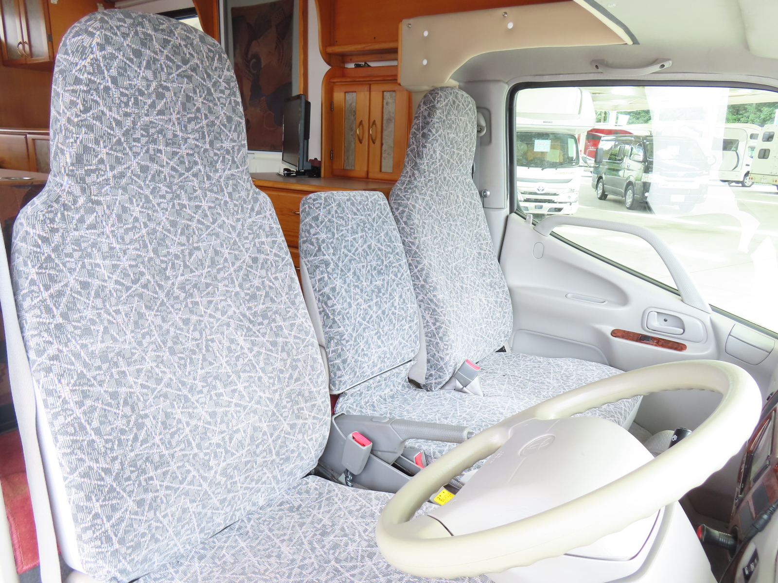 キャンピングカーキャブコン