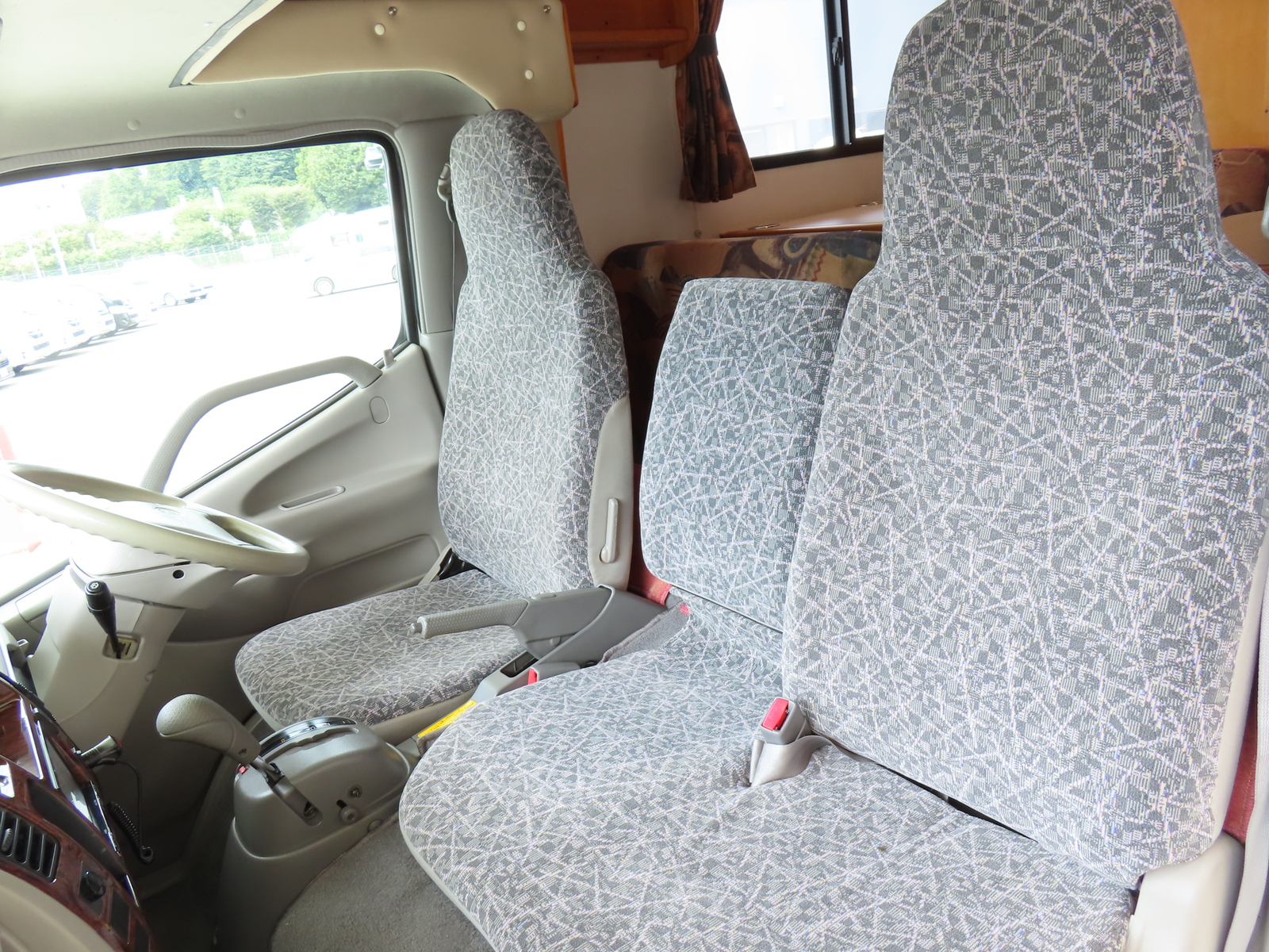 キャンピングカーキャブコン