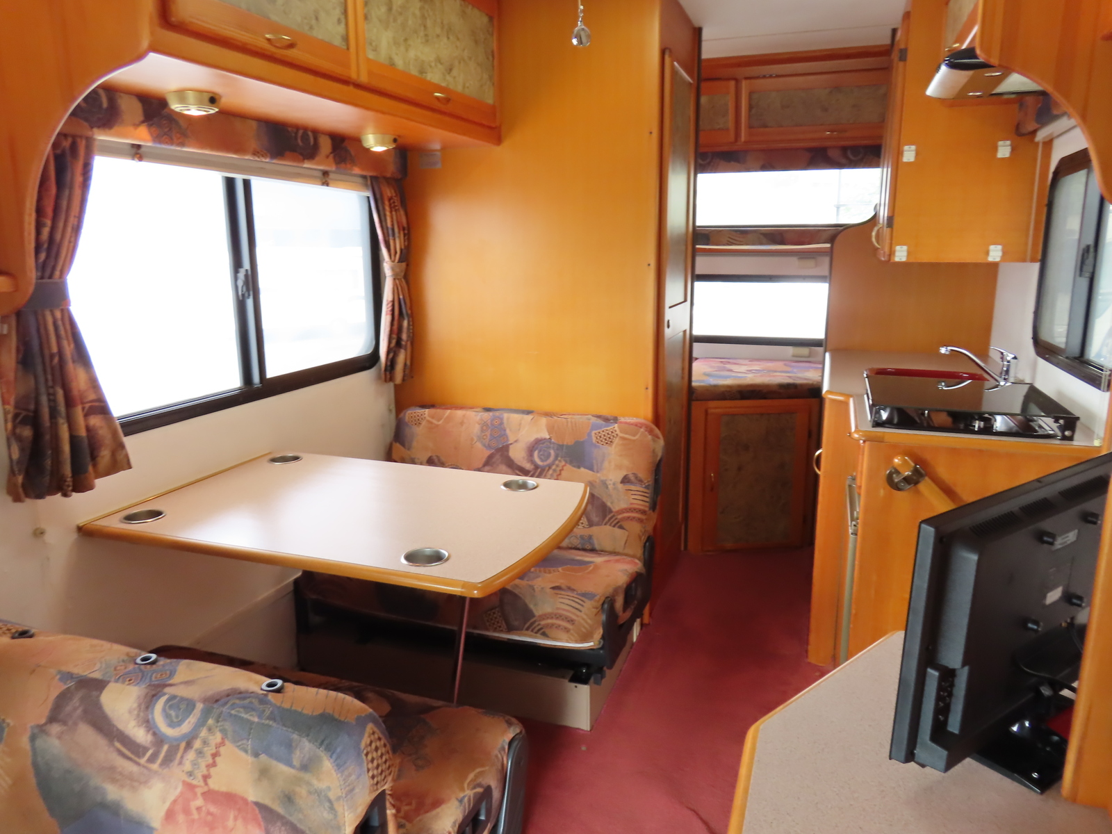 キャンピングカーキャブコン