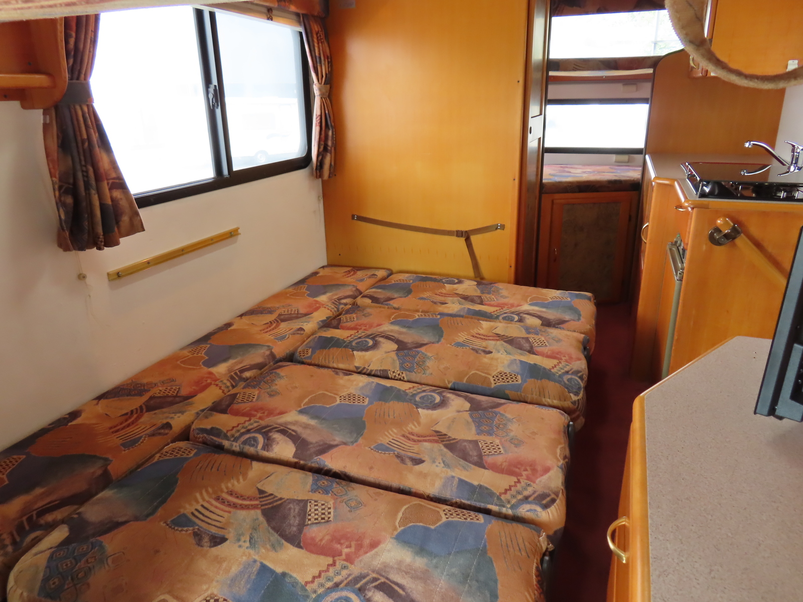 キャンピングカーキャブコン