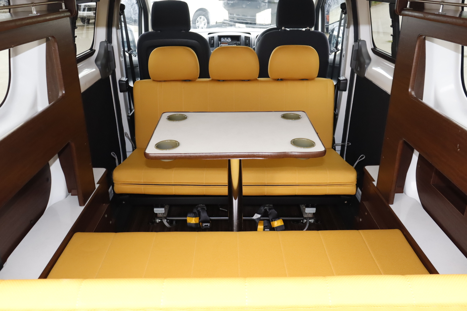 キャンピングカーバンコン