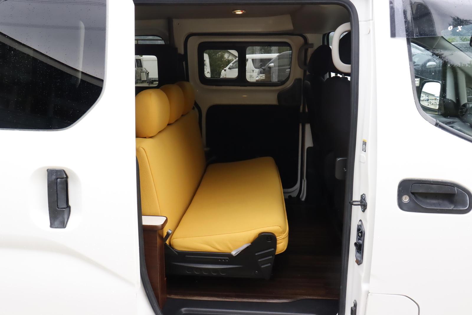 キャンピングカーバンコン