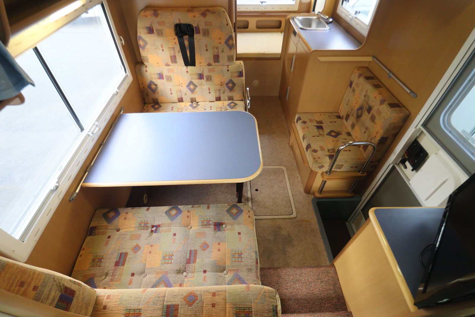 キャンピングカーキャブコン