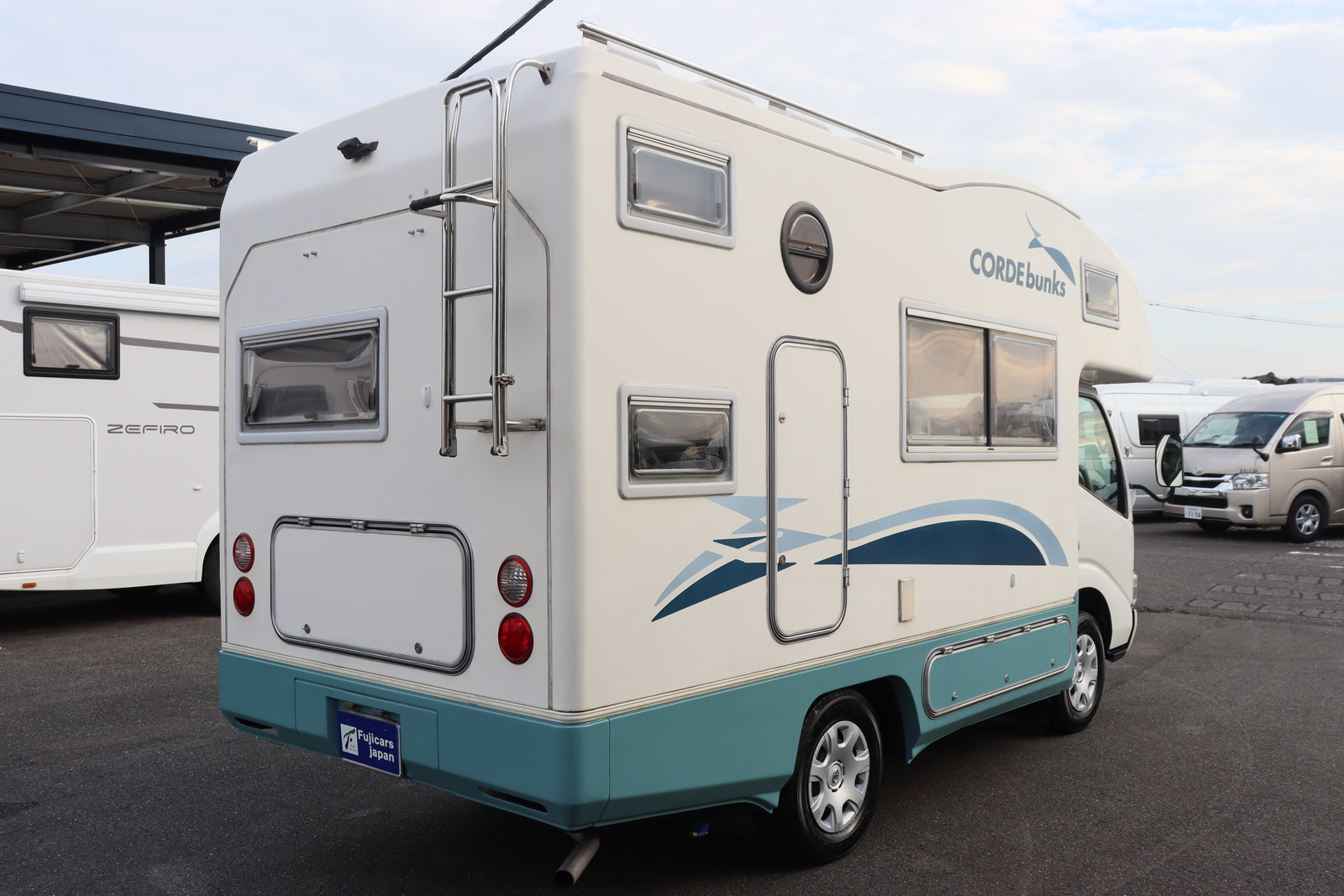 キャンピングカーキャブコン