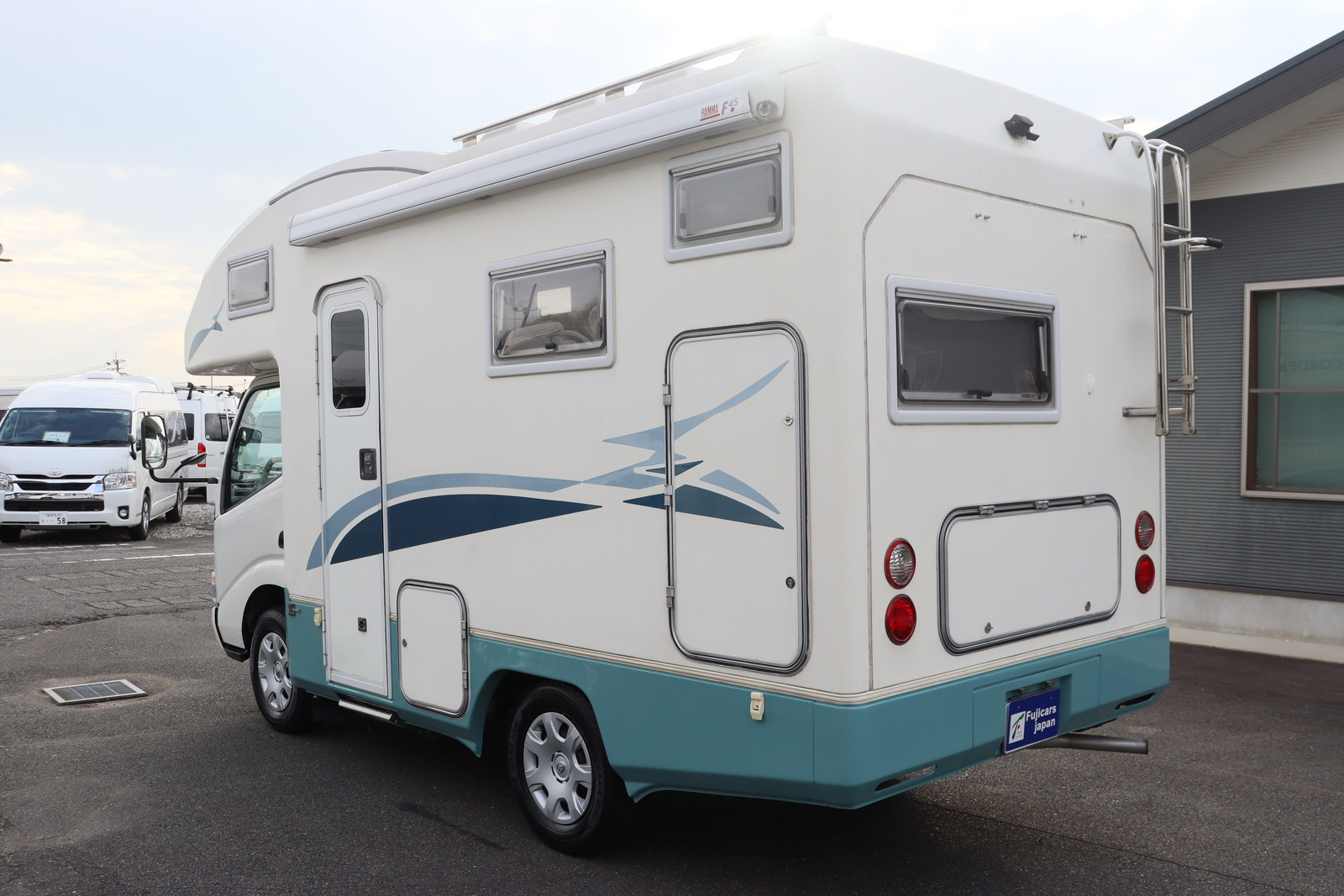 キャンピングカーキャブコン