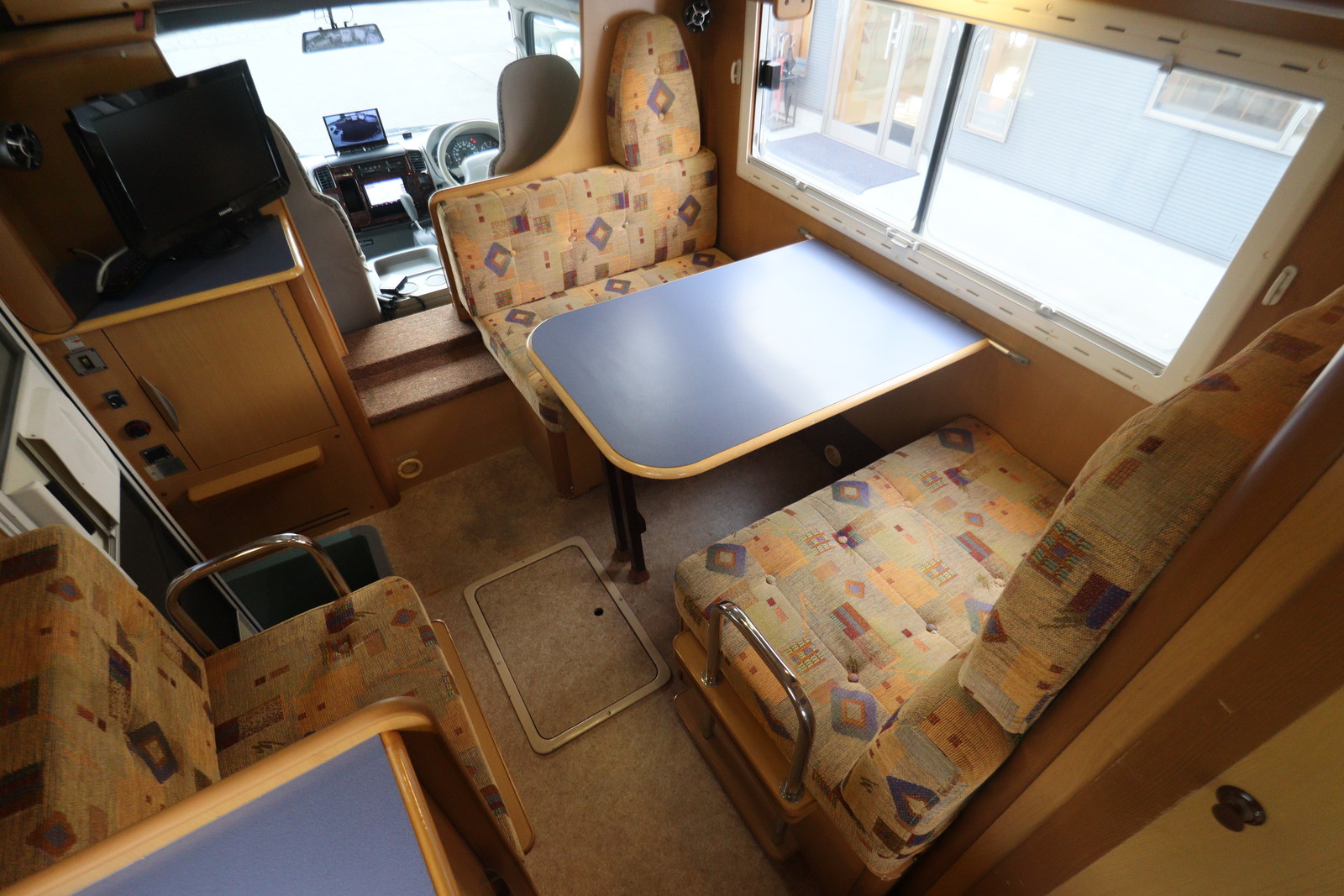 キャンピングカーキャブコン