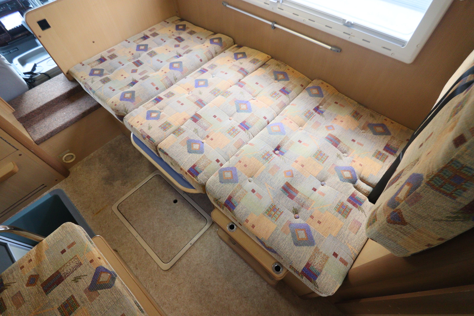 キャンピングカーキャブコン