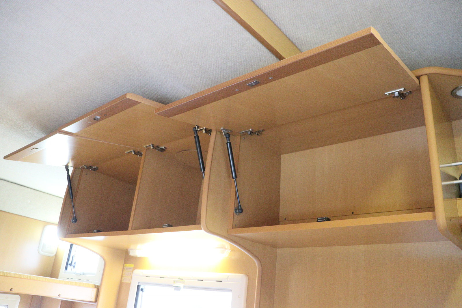 キャンピングカーキャブコン