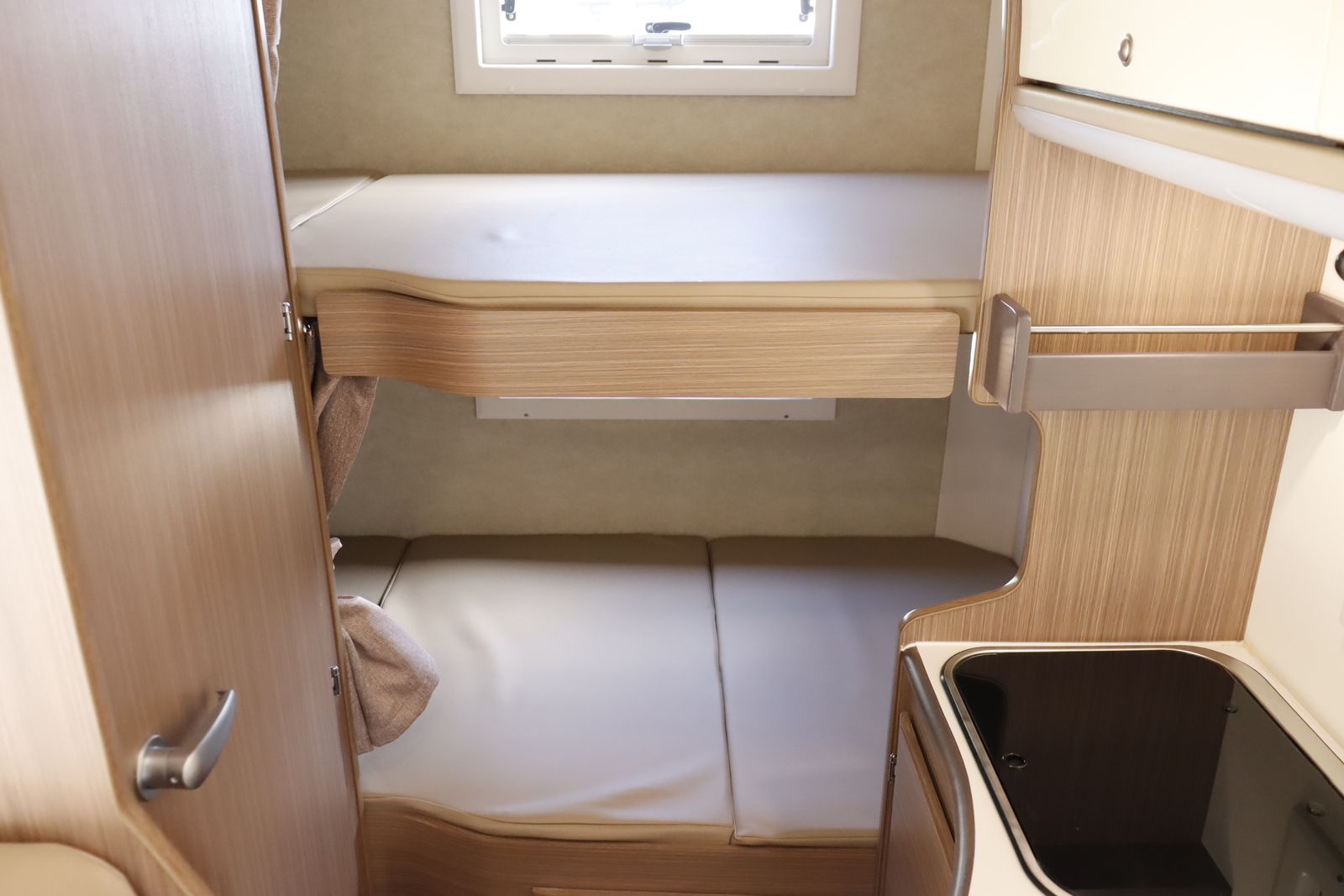 キャンピングカーキャブコン