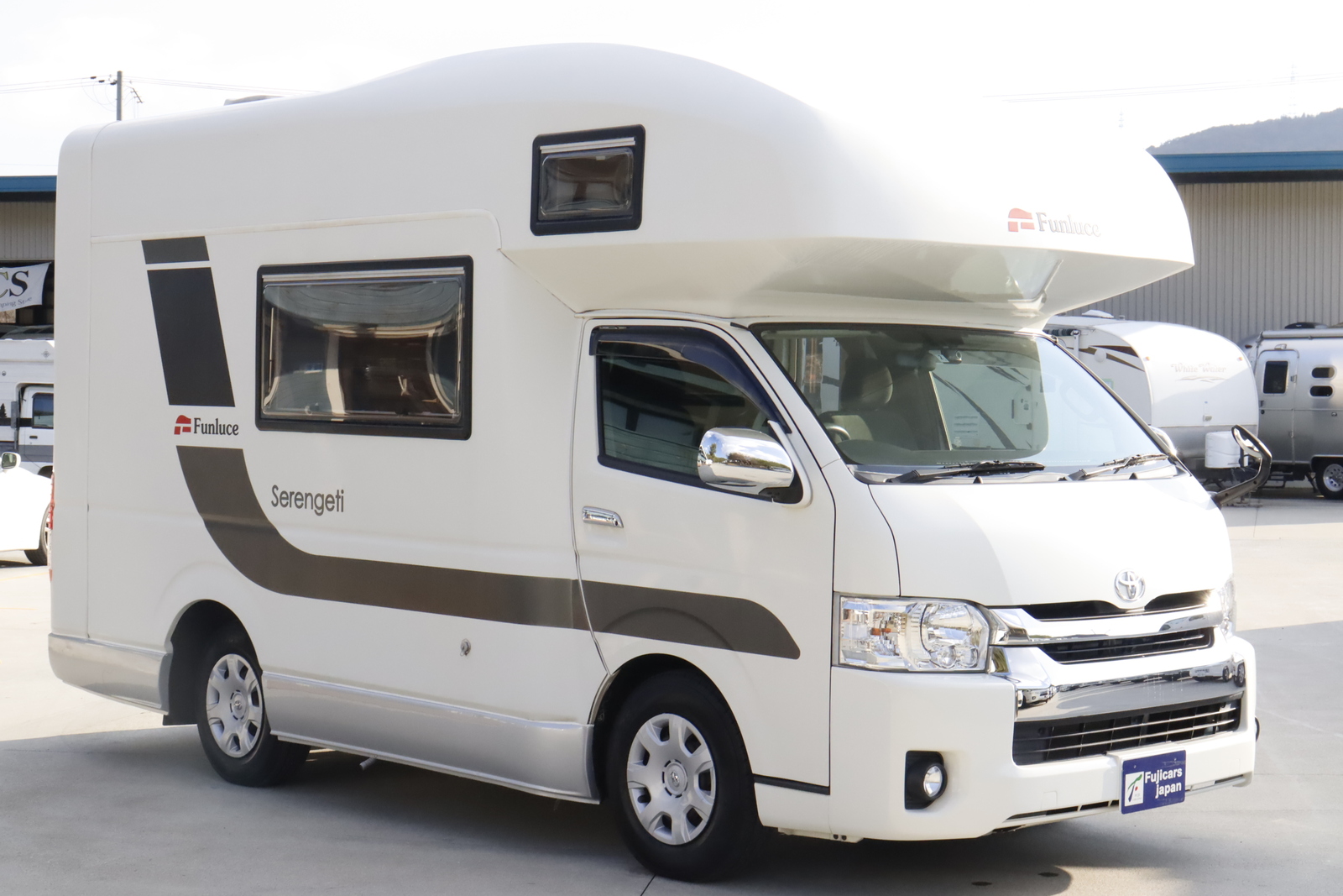 キャンピングカーキャブコン