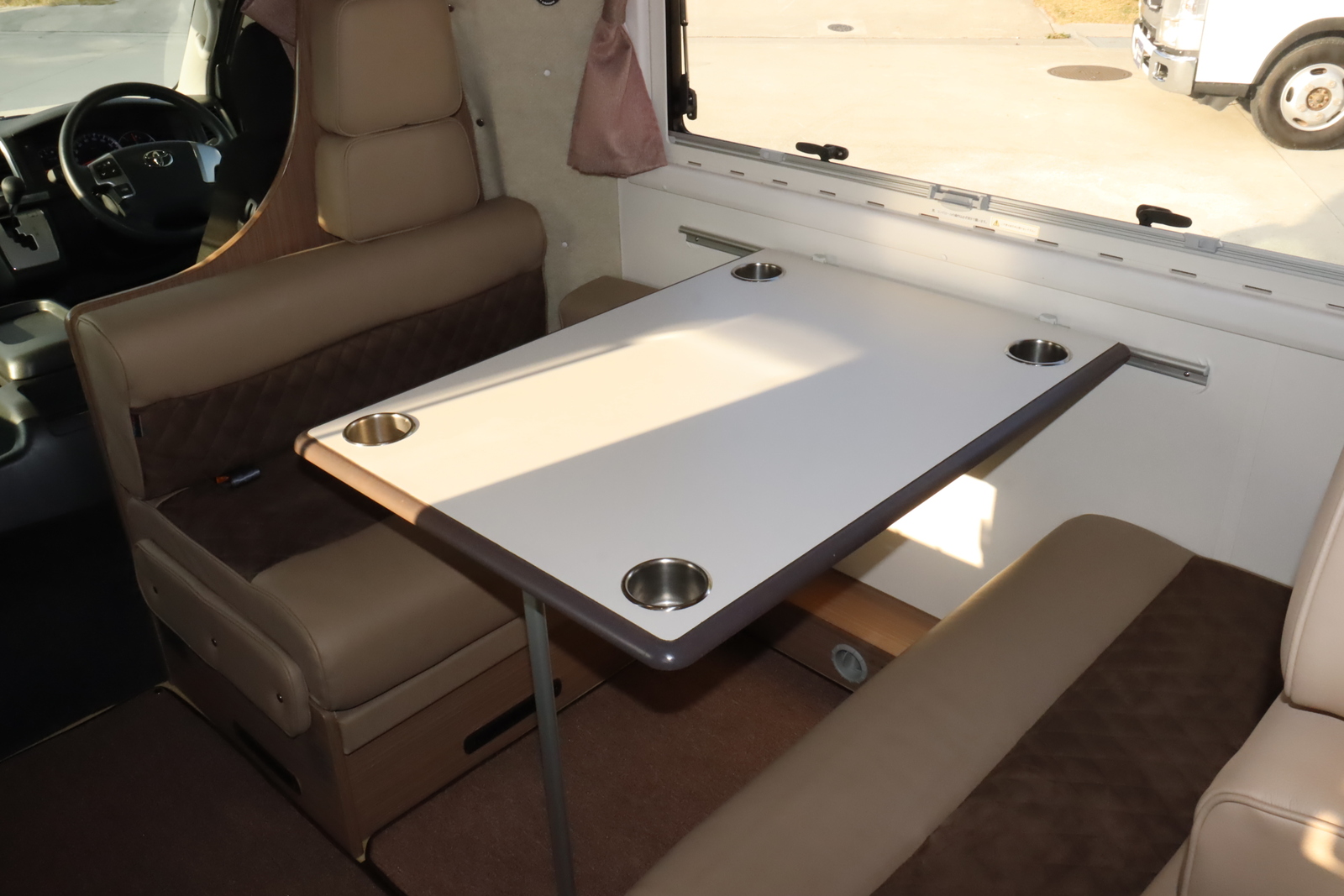 キャンピングカーキャブコン