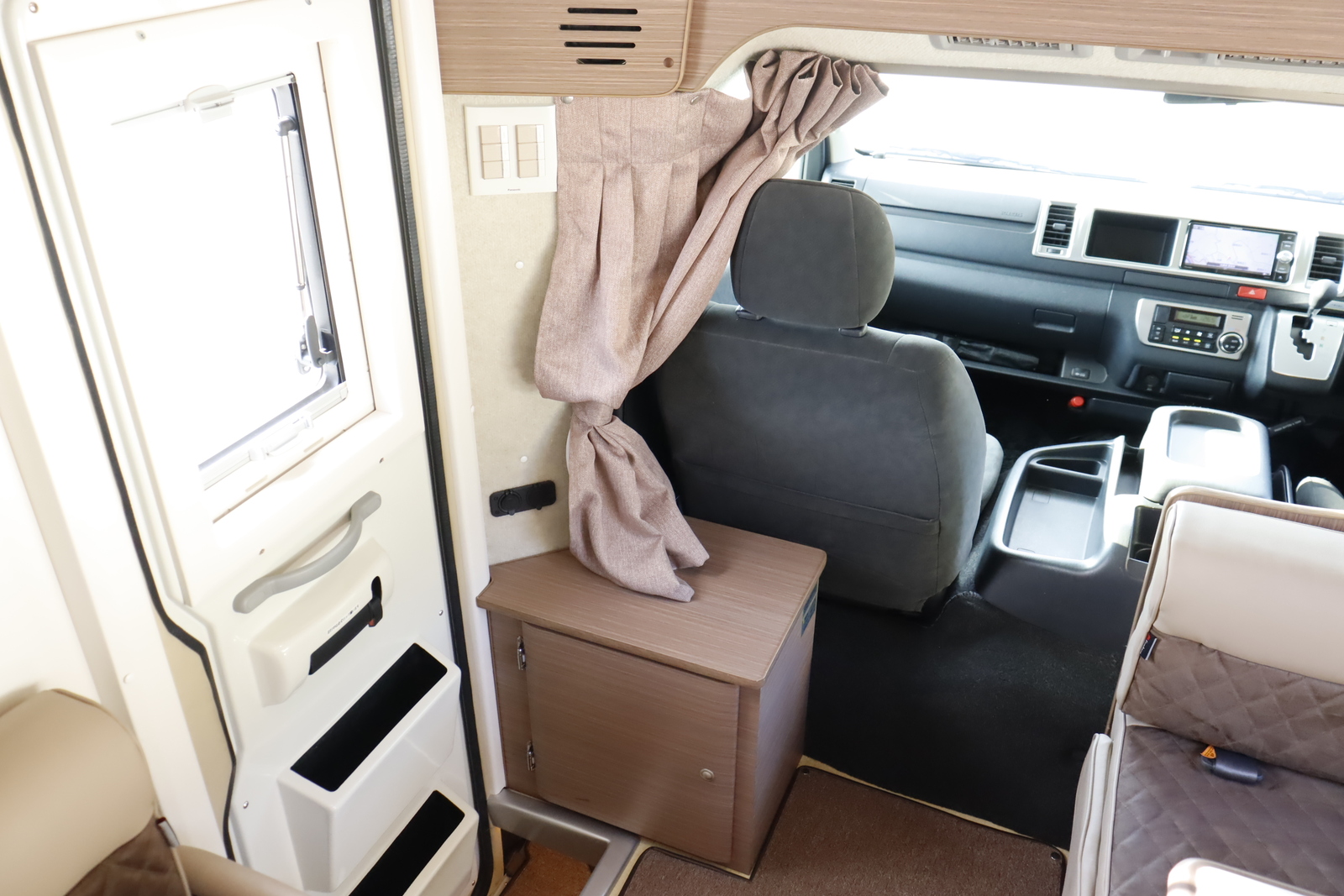 キャンピングカーキャブコン