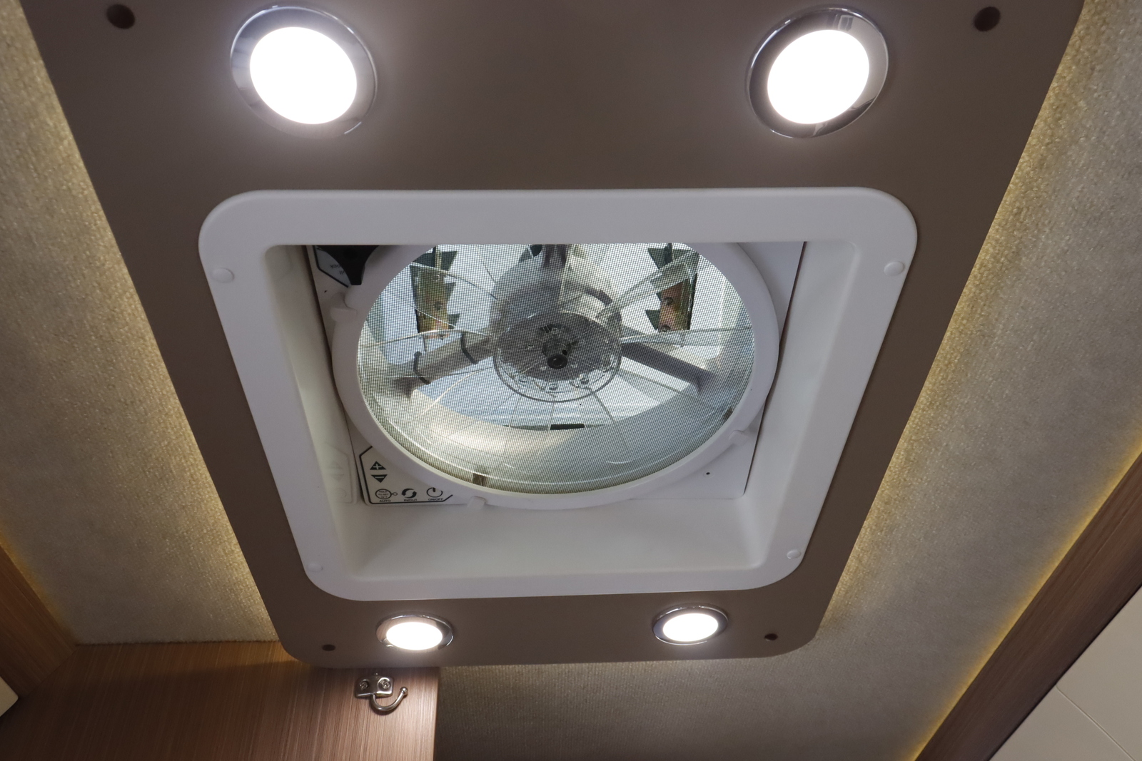 キャンピングカーキャブコン