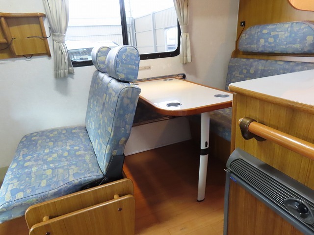 キャンピングカーキャブコン