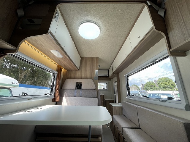 キャンピングカーキャブコン