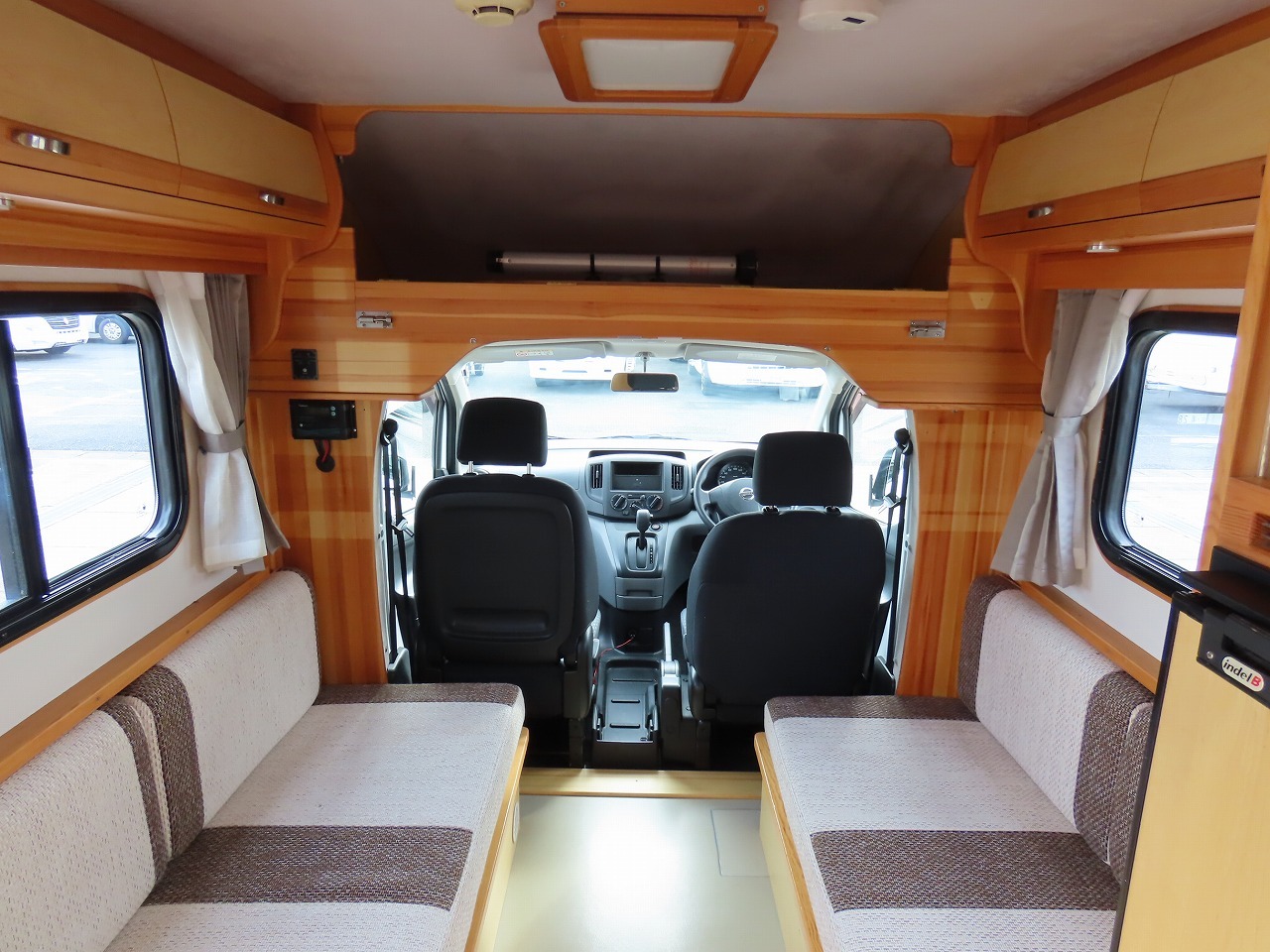 キャンピングカーキャブコン